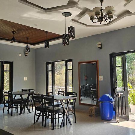 Hotel On The Rocks Kasauli Zewnętrze zdjęcie