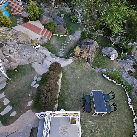 Hotel On The Rocks Kasauli Zewnętrze zdjęcie