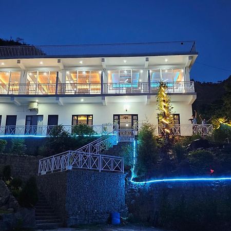 Hotel On The Rocks Kasauli Zewnętrze zdjęcie