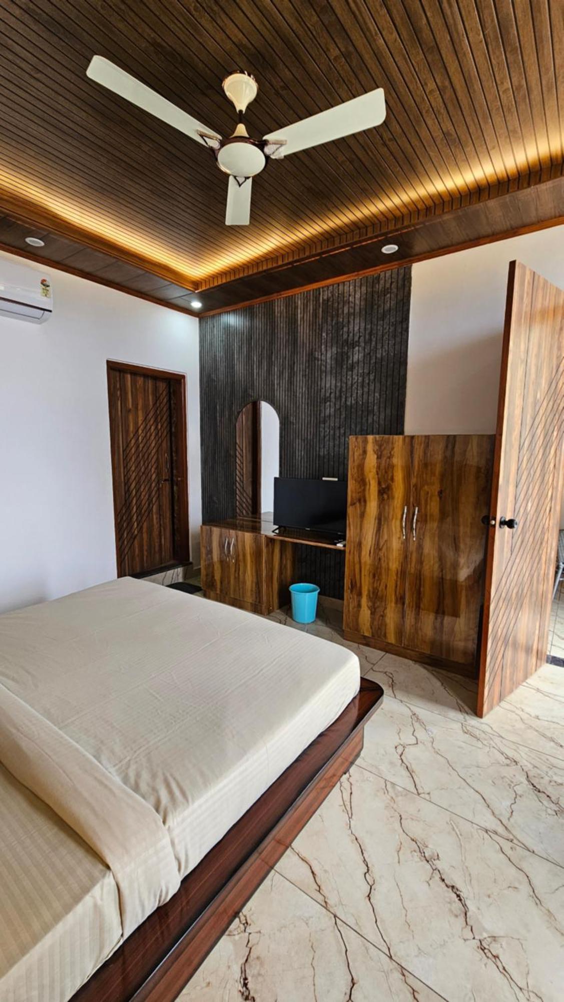 Hotel On The Rocks Kasauli Zewnętrze zdjęcie