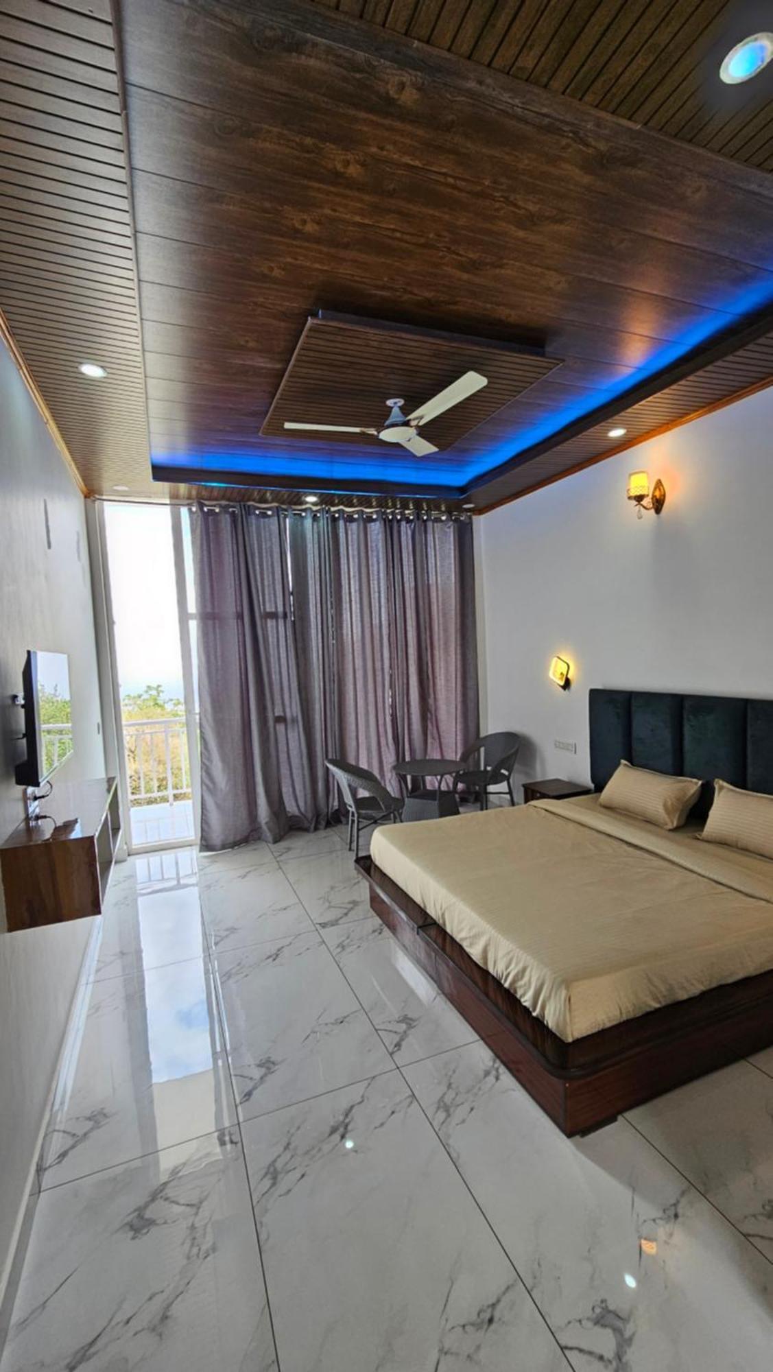 Hotel On The Rocks Kasauli Zewnętrze zdjęcie
